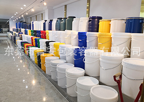 肏中国老骚屄吉安容器一楼涂料桶、机油桶展区